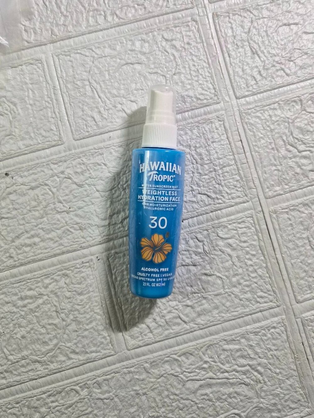 Hawaiian Tropic Weightless Hydration Water Mist Face Sunscreen, SPF 30 62ml